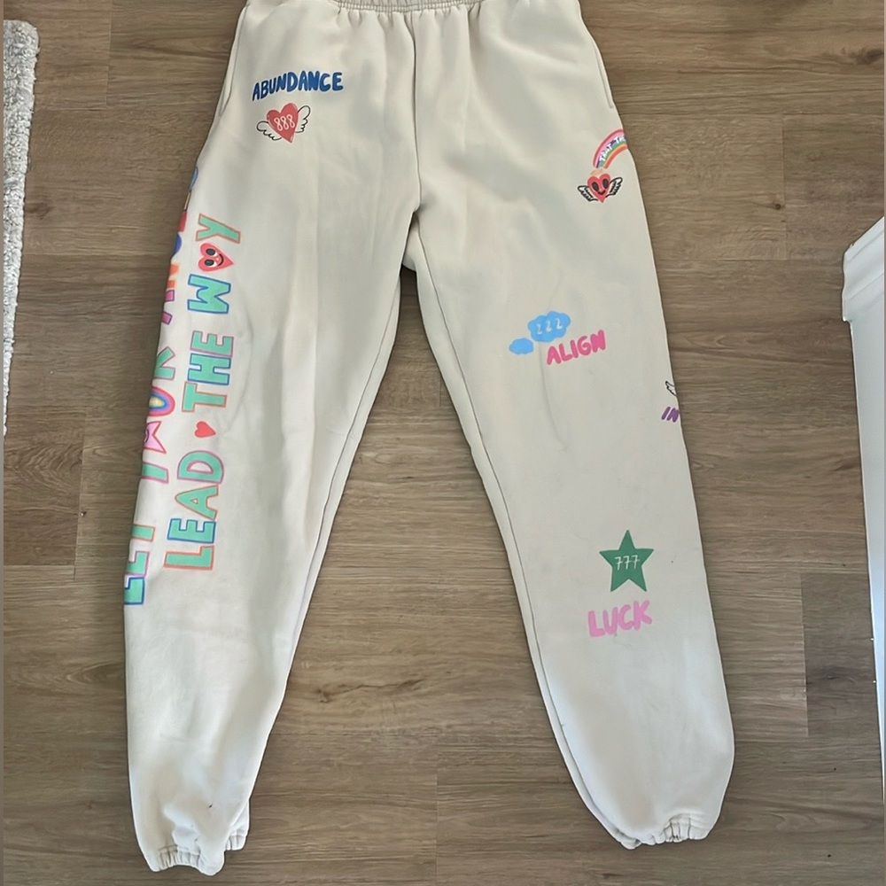Angels All Around You Sweatpants in Cream
The Mayfair Group, Size S/M